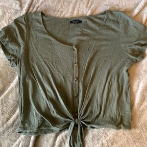 Green crop top size XL